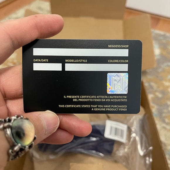 NIB Women’s One Size (51mm) Fendi Cat Eye Frame Sunglasses 100% UV Protection - Picture 14 of 15